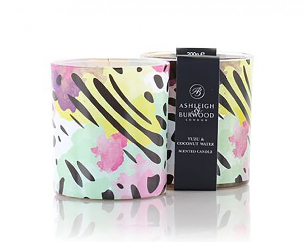 AKTION Rainbow Safari Duftkerze 200g The Design 

Ein frischer Blumenduft mit weichen Akkorden von